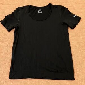 Nike dri-fit medium Women's Black Short Sleeve mesh T-shirt